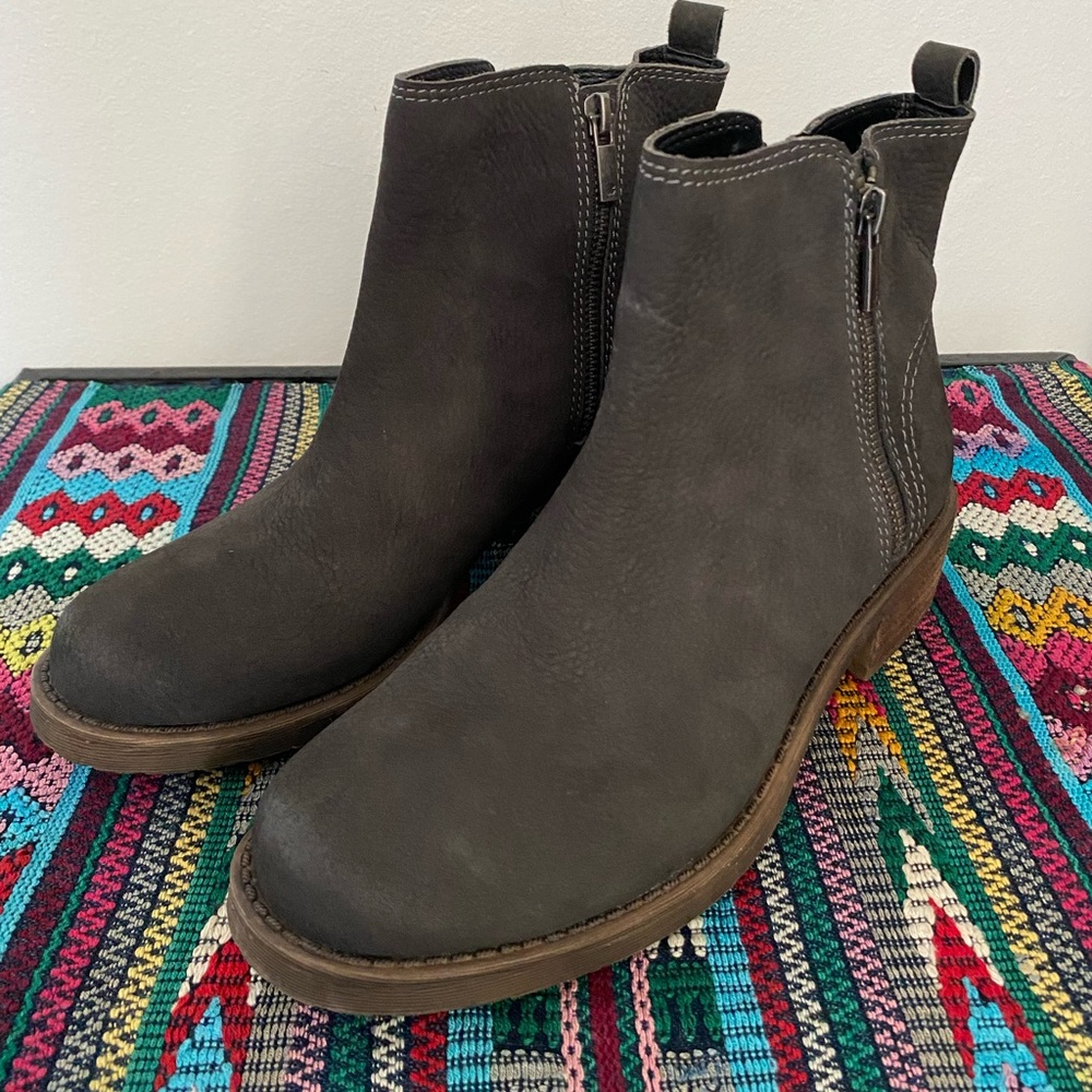 NWOT Lucky Brand Boots